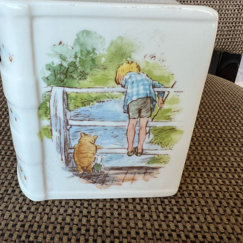 Classics Winnie the poo Royal Daulton piggy bank